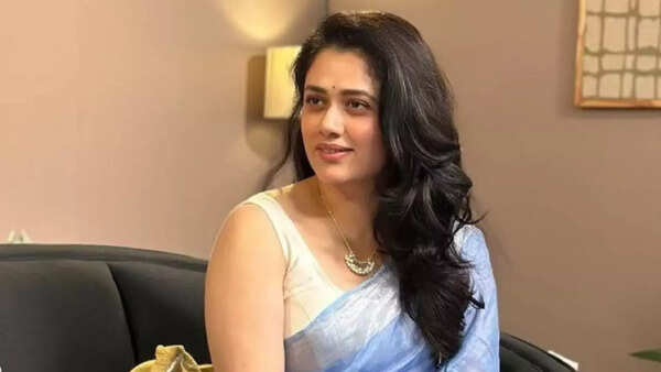 Girija Oak Photos