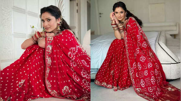 Red bandhani bridal mood