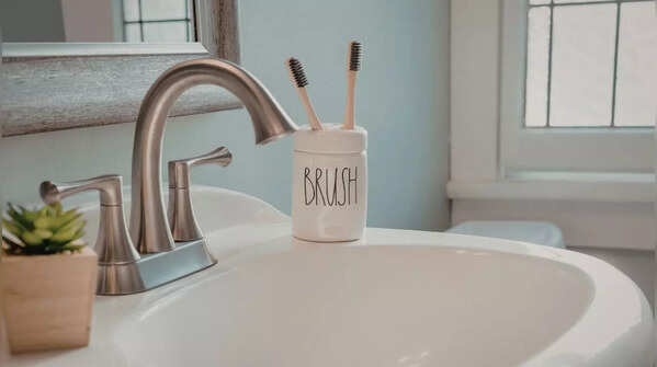 Toothbrush holders can harbour harmful bacteria