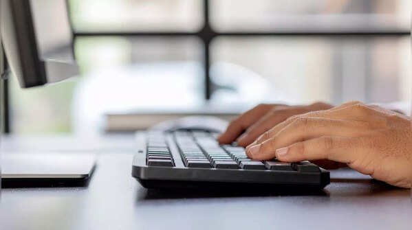 Computer keyboards trap massive germs