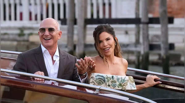 Jeff Bezos and Lauren Sanchez Bezos