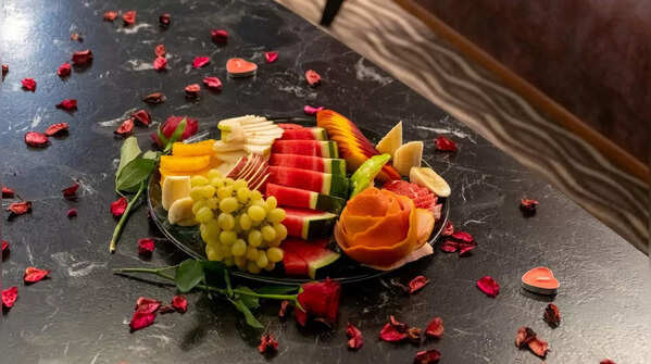 Serving round fruits – Philippines