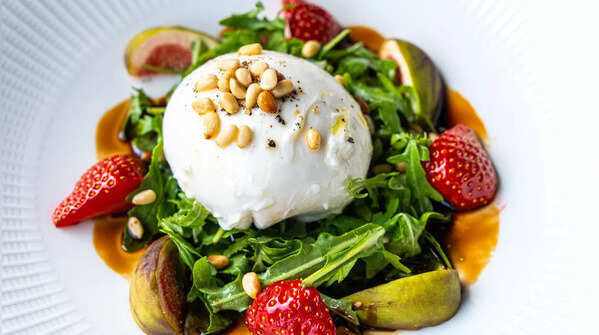 Mid-morning snacK: Strawberry Fig and Burrata Salad