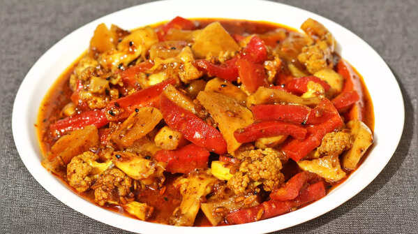 Gajar Gobhi Shalgam Achaar