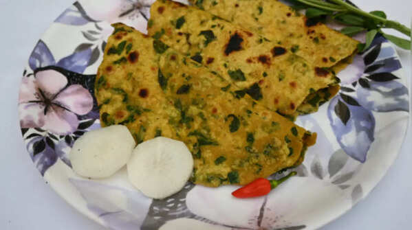 Bathua Thepla