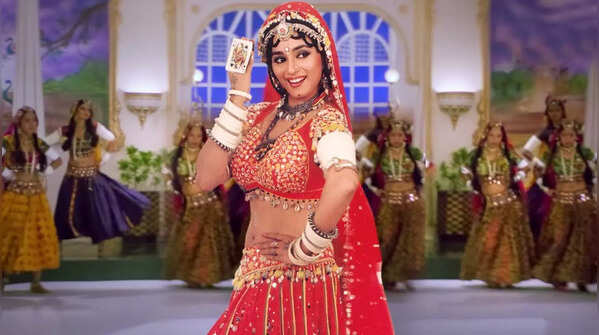 ‘Choli Ke Peeche’ from ‘Khalnayak’