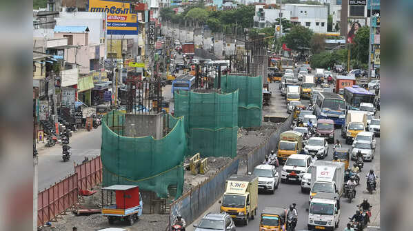Transition to Double Corridor Near VR Mall