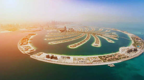 Palm Jumeirah Villa – AED 600 Million (Mukesh Ambani in 2022)