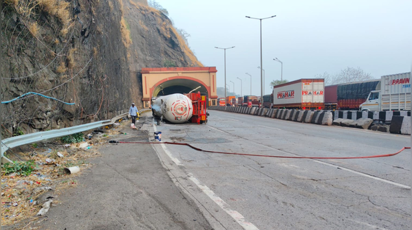 Mumbai–Pune Expressway Traffic Diverted After Accident