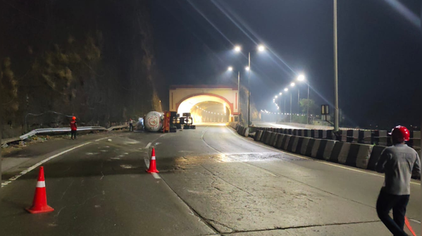 Mumbai-Bound Carriageway Closed for Safety
