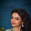 Article image for: <i class="tbold">solanki roy</i> slays in a maroon sari