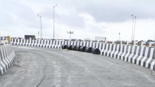 Median removal eases lane crisscrossing
