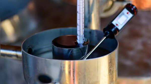 How to test the oil temperature?