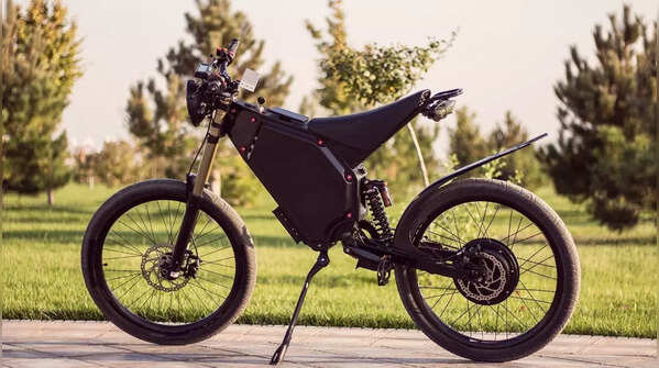 Low centre of gravity from integrated battery and motor