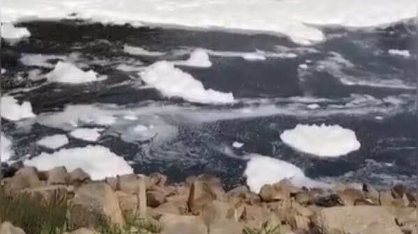 Barrages that trap pollution