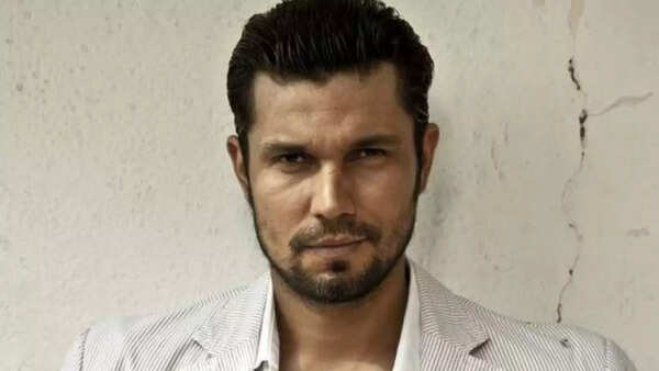 Randeep Hooda Images
