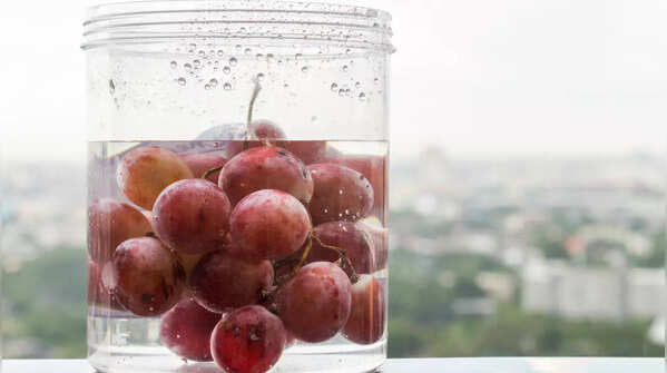 Method 3: Vinegar Solution