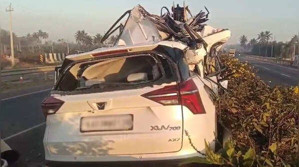 Speeding SUV at 150–160 kmph