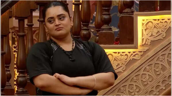 Girls decide to make their one team - Bebika leaves the show