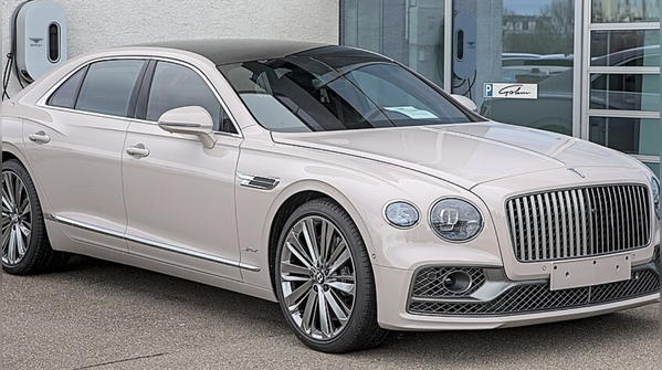 Bentley Flying Spur: Handcrafted British elegance