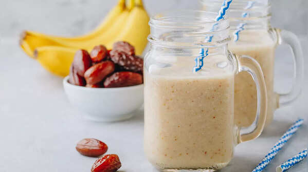 Date and Banana Smoothie