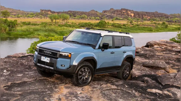 Full-size luxury SUVs: Travelling first class on the road