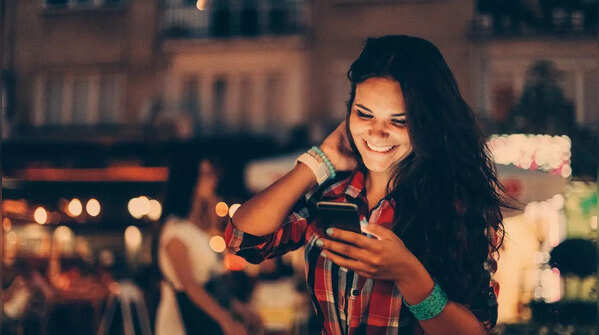 Textationship: All feels, zero meets