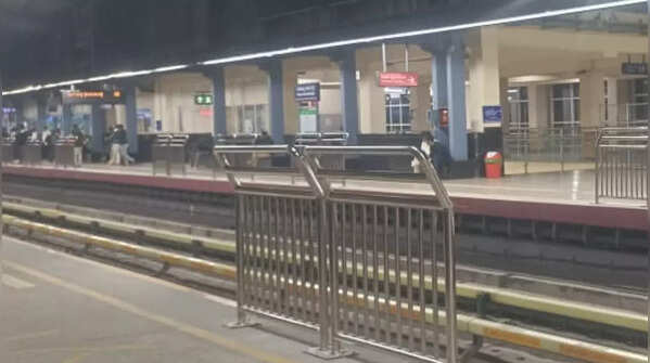 More Barricades Planned Across Key Metro Stations