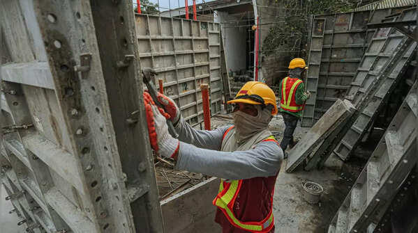 Colour-Coded Helmets – Role Identification on Site
