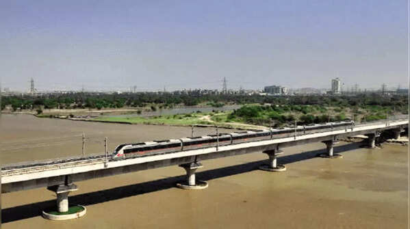 3,200-tonne steel span installed