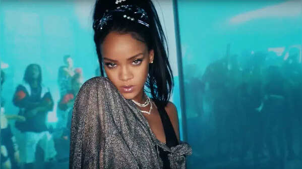 Calvin Harris & Rihanna – This is What You Came Here For