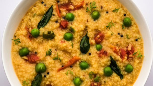 Vegetable daliya (broken wheat porridge)