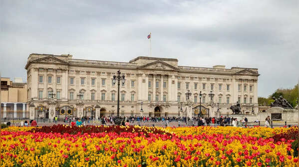 How does Buckingham Palace look from inside: 7 breathtaking pictures