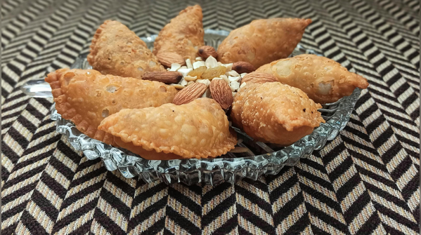 Gujiya namkeen (savoury gujiya)