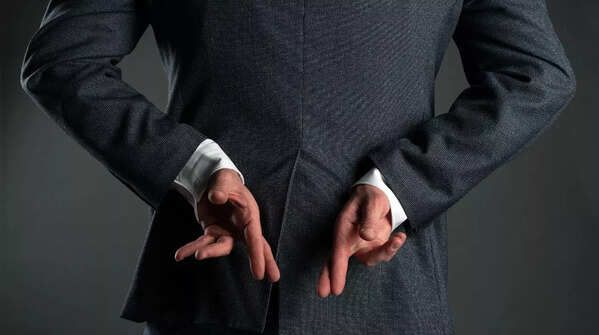 Body language cues-- longer pauses, speaking fast or appearing stressed