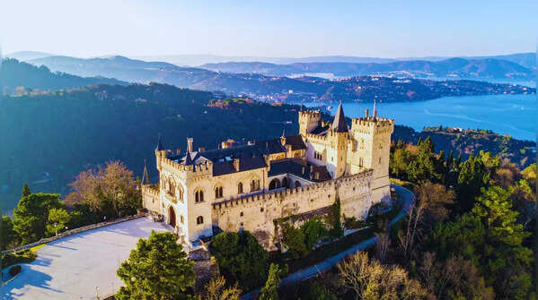 Italy - 20,000 castles