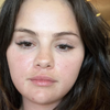 Article image for: <i class="tbold">Selena Gomez</i>'s famous selfie