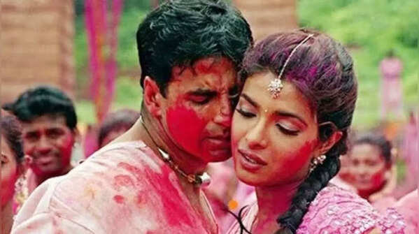 ‘Do Me A Favor, Let’s Play Holi’ from 'Waqt'