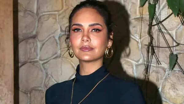 Esha Gupta Images