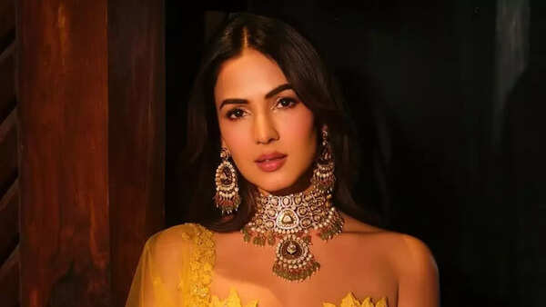 Sonal Chauhan Images