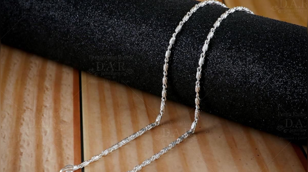 The Barely-There Delicate Chain