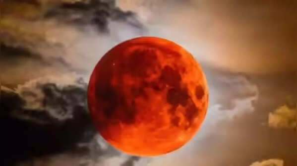 Blood moon phenomenon explained