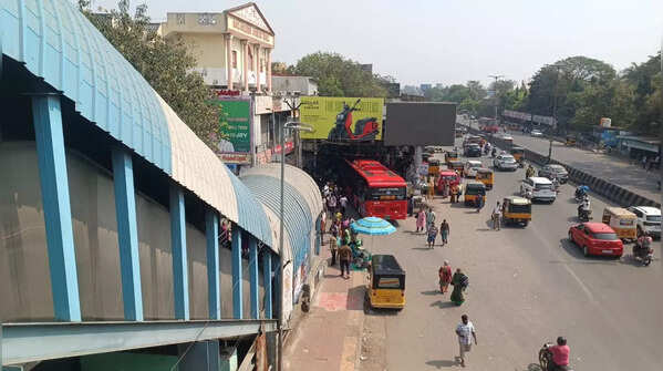 Over 500 daily bus trips, 10,000 commuters
