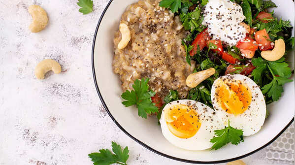 Masala Oats with Boiled Eggs