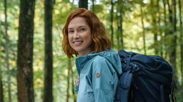 Ellie Kemper (Erin)