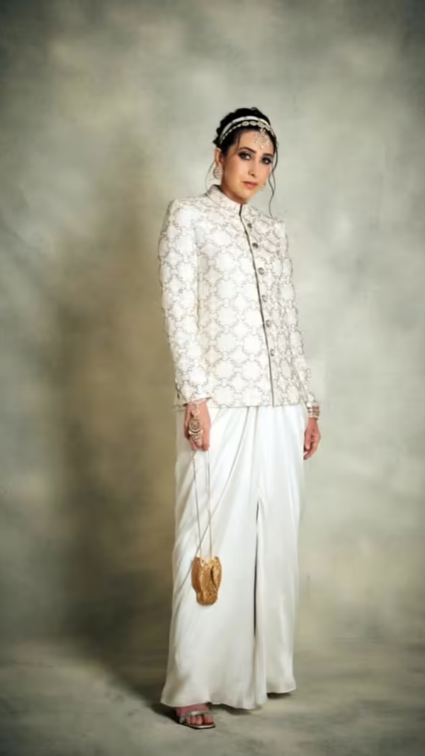 Karisma Kapoor Pictures