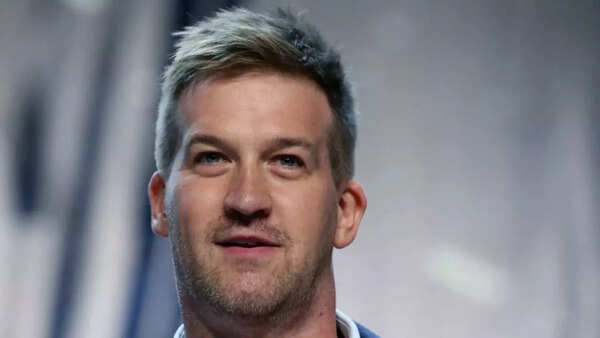 Kenneth Mitchell Photos