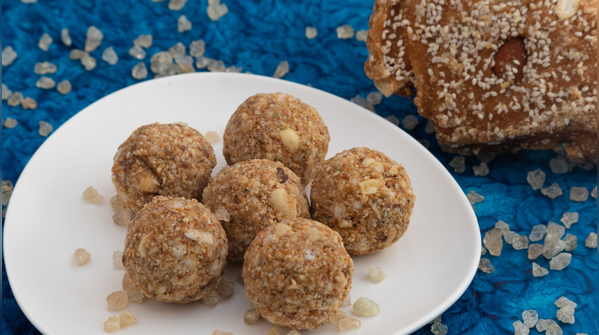 Gond ke laddoo