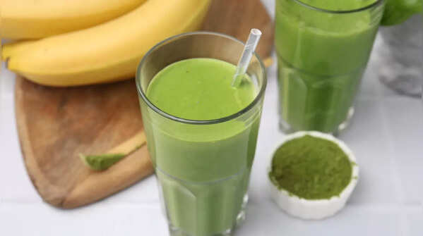 Moringa powder in morning smoothies)
