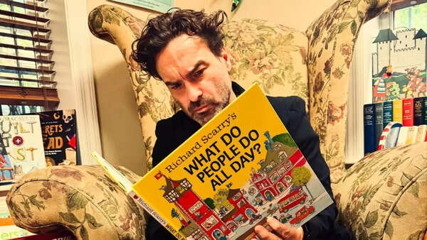 Johnny Galecki Images